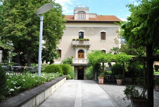 Deco Hotel Перуджа Экстерьер фото