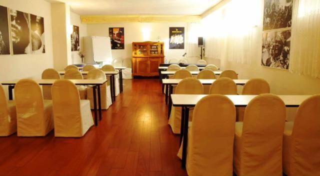 Deco Hotel Перуджа Экстерьер фото